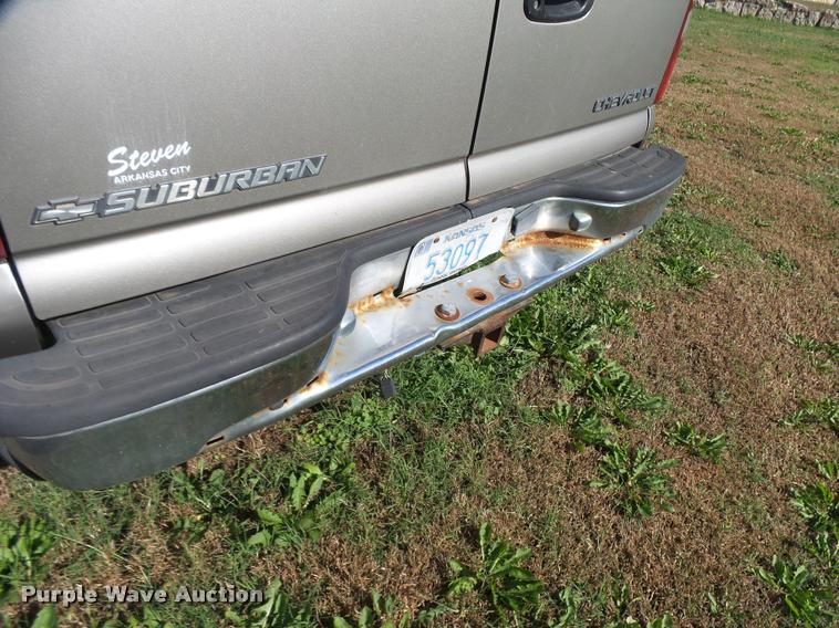 image for item AH9825 2001 Chevrolet Suburban C1500 SUV