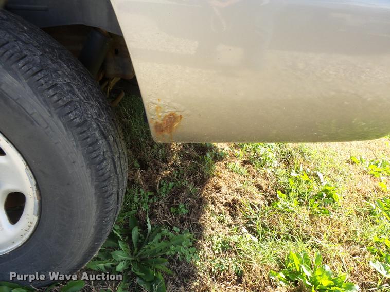 image for item AH9825 2001 Chevrolet Suburban C1500 SUV