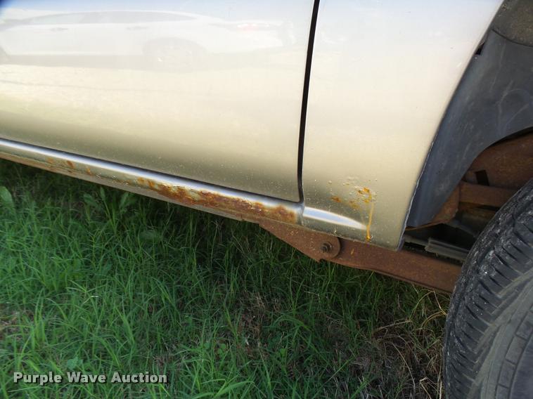 image for item AH9825 2001 Chevrolet Suburban C1500 SUV