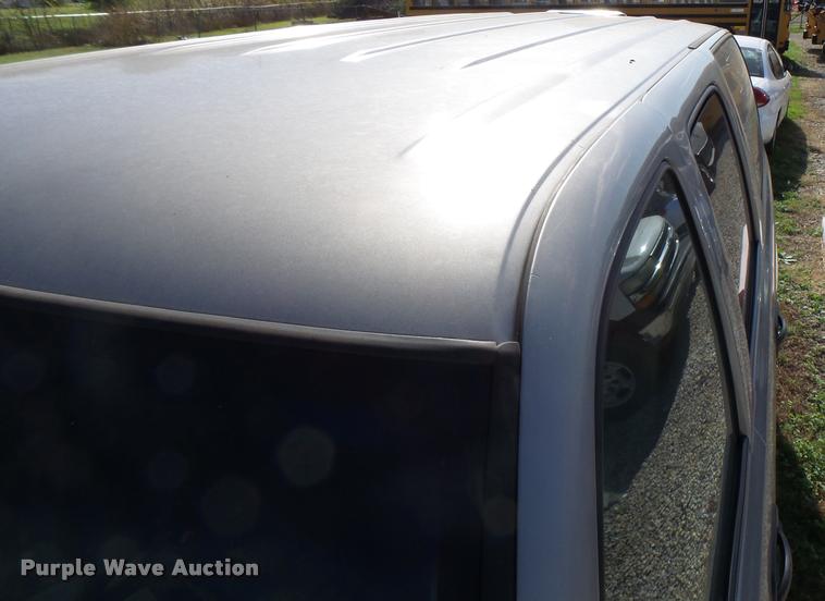 image for item AH9825 2001 Chevrolet Suburban C1500 SUV