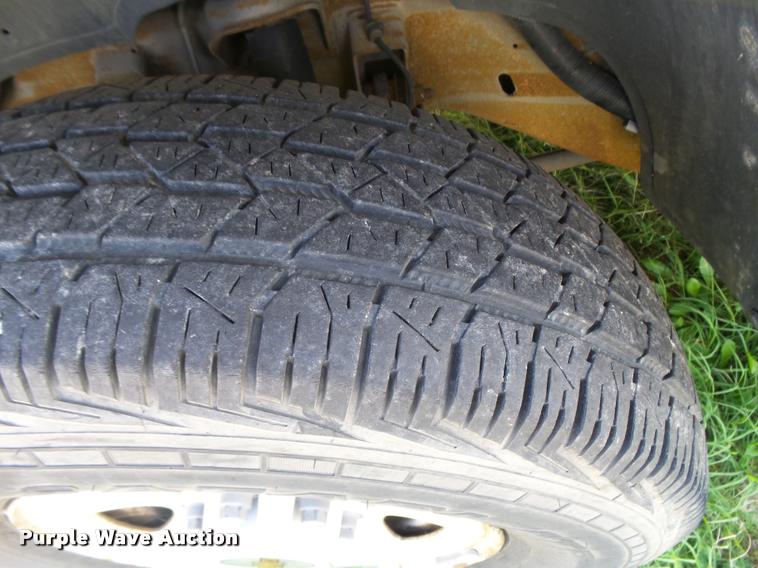 image for item AH9825 2001 Chevrolet Suburban C1500 SUV