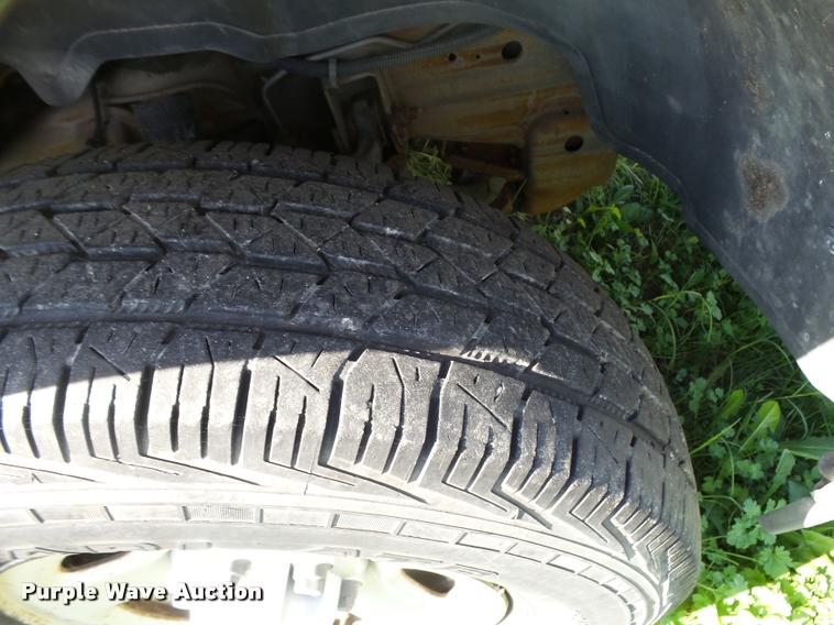 image for item AH9825 2001 Chevrolet Suburban C1500 SUV