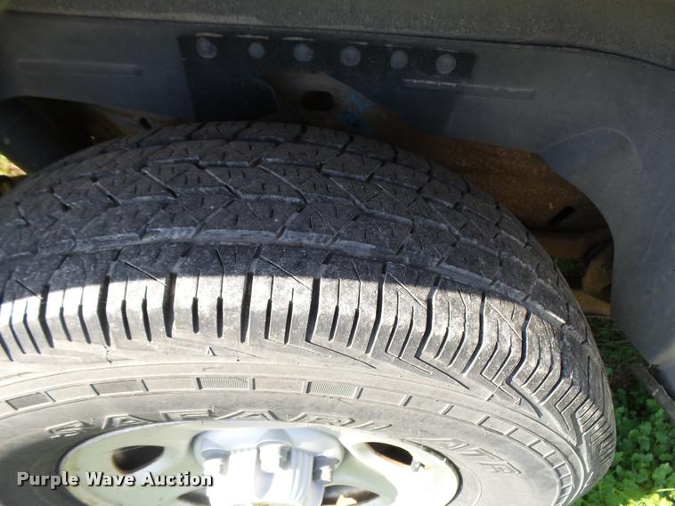 image for item AH9825 2001 Chevrolet Suburban C1500 SUV