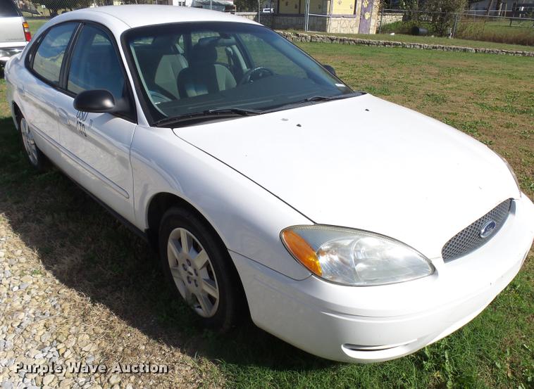 image for item AH9826 2007 Ford Taurus