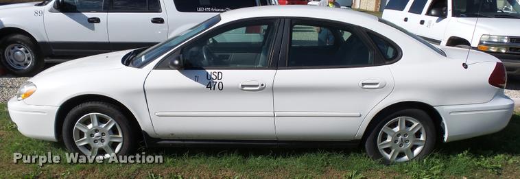 image for item AH9826 2007 Ford Taurus
