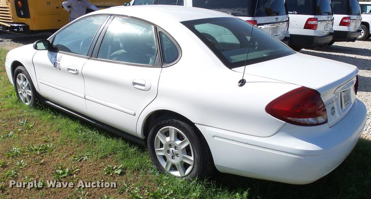 image for item AH9826 2007 Ford Taurus