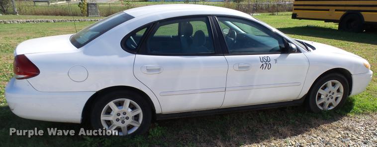 image for item AH9826 2007 Ford Taurus
