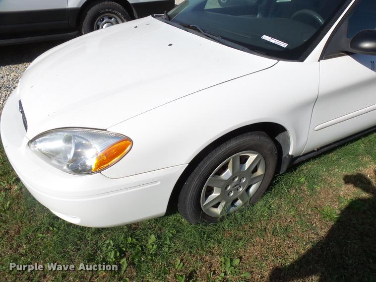 image for item AH9826 2007 Ford Taurus