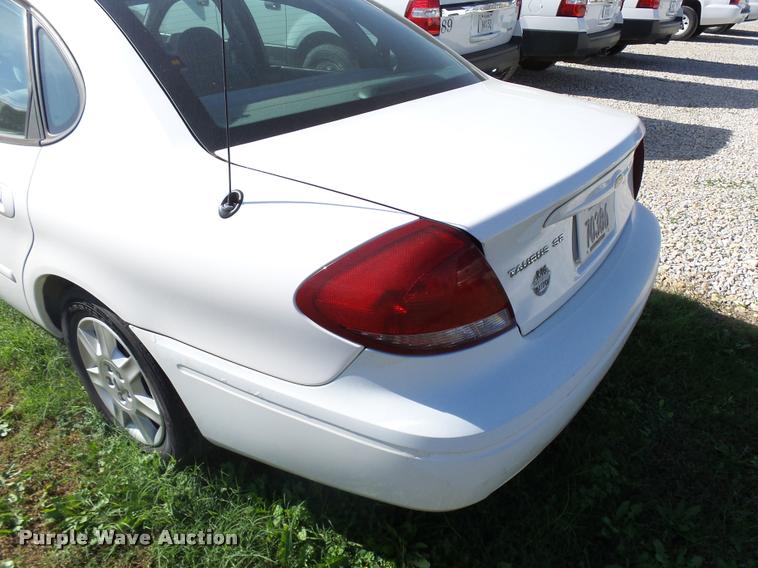 image for item AH9826 2007 Ford Taurus