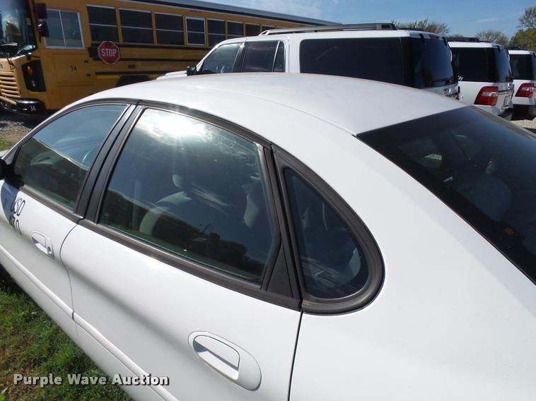 image for item AH9826 2007 Ford Taurus