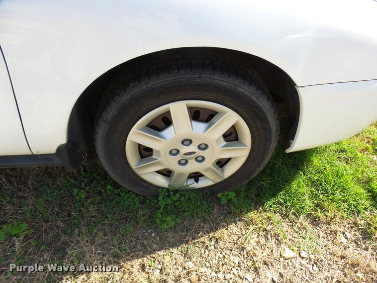 image for item AH9826 2007 Ford Taurus