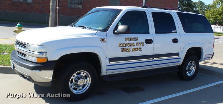 image for item AV9855 2003 Chevrolet Suburban SUV