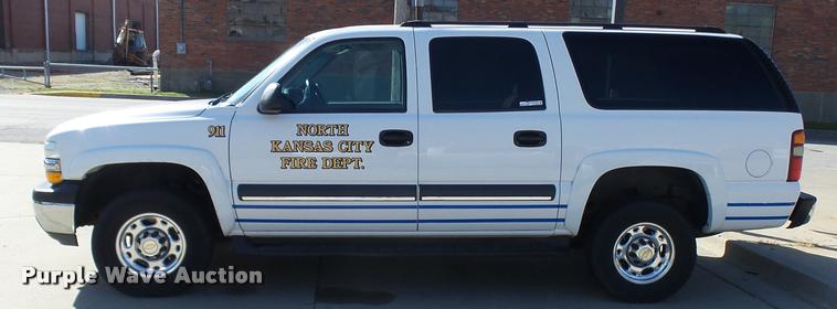 image for item AV9855 2003 Chevrolet Suburban SUV