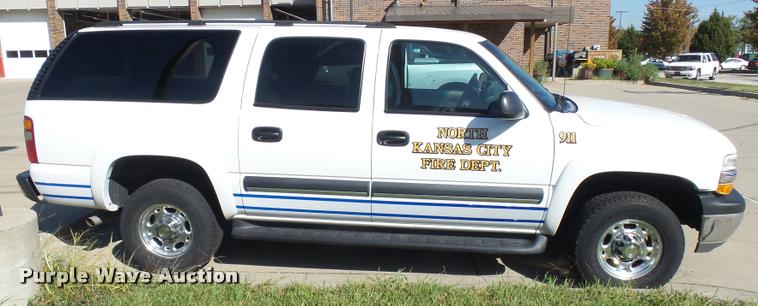 image for item AV9855 2003 Chevrolet Suburban SUV