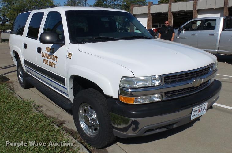 image for item AV9855 2003 Chevrolet Suburban SUV