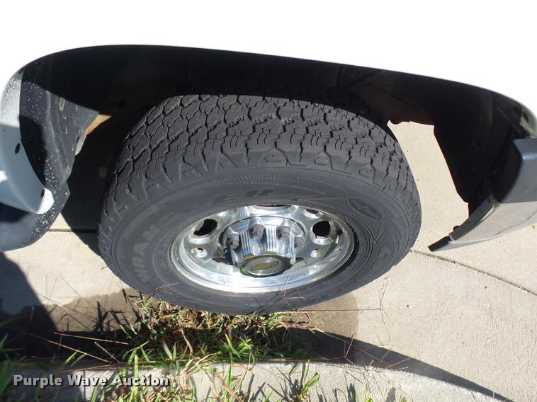 image for item AV9855 2003 Chevrolet Suburban SUV