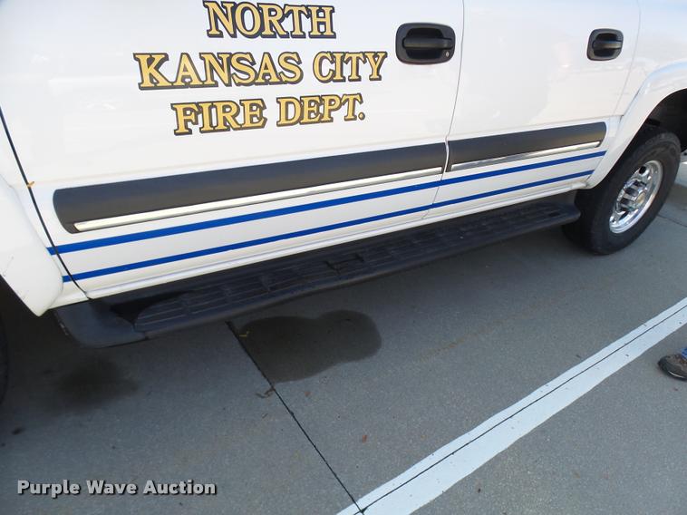 image for item AV9855 2003 Chevrolet Suburban SUV