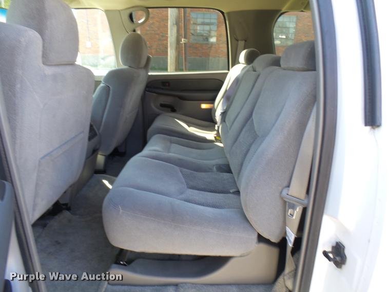 image for item AV9855 2003 Chevrolet Suburban SUV