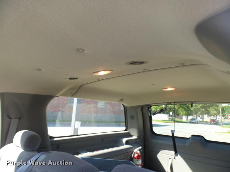 image for item AV9855 2003 Chevrolet Suburban SUV