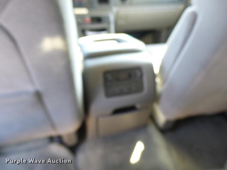 image for item AV9855 2003 Chevrolet Suburban SUV