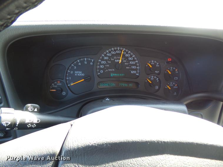 image for item AV9855 2003 Chevrolet Suburban SUV