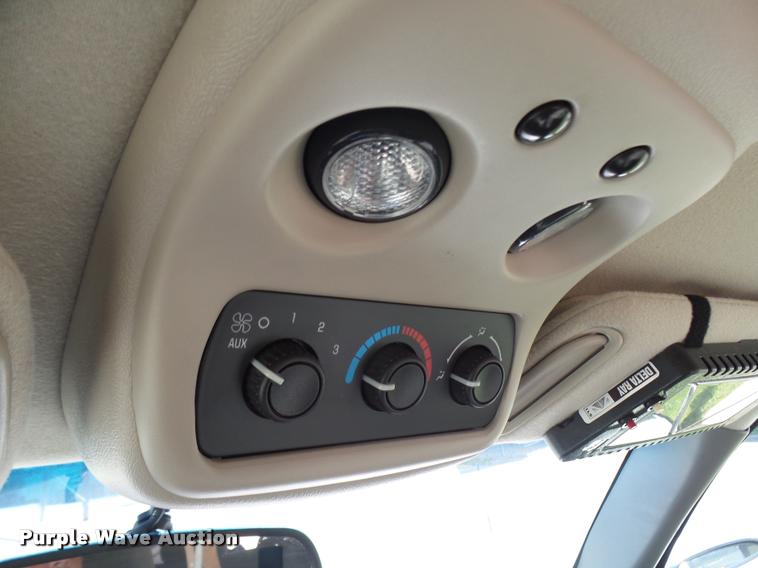 image for item AV9855 2003 Chevrolet Suburban SUV