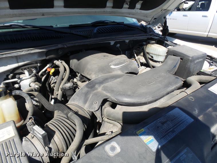 image for item AV9855 2003 Chevrolet Suburban SUV