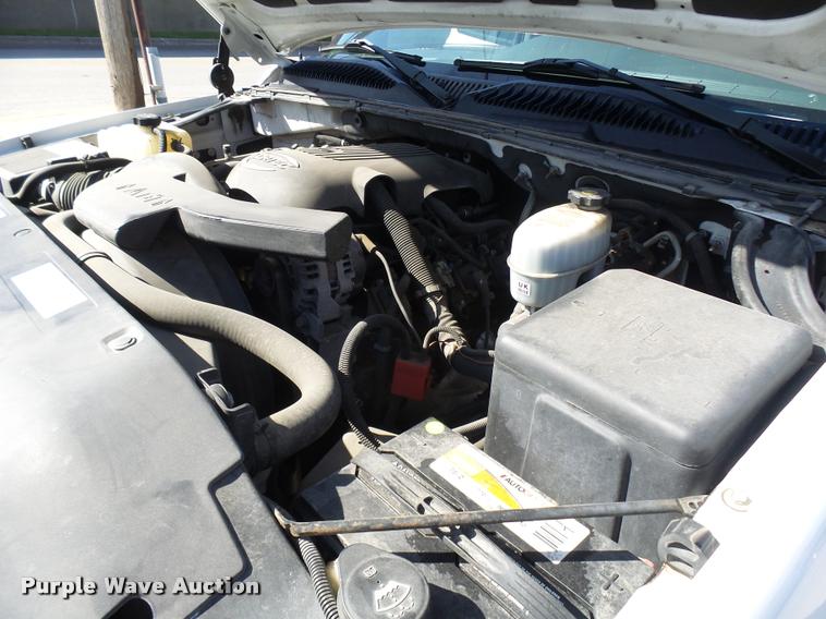 image for item AV9855 2003 Chevrolet Suburban SUV