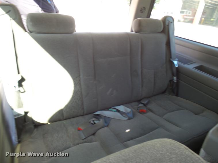 image for item AV9855 2003 Chevrolet Suburban SUV