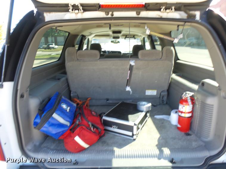 image for item AV9855 2003 Chevrolet Suburban SUV