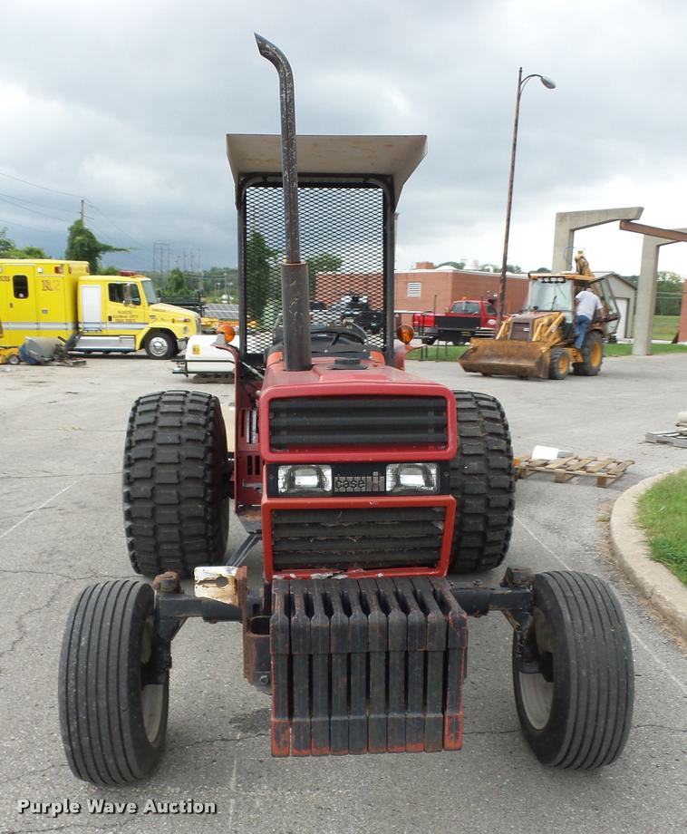 image for item BG9674 Case IH 585 tractor