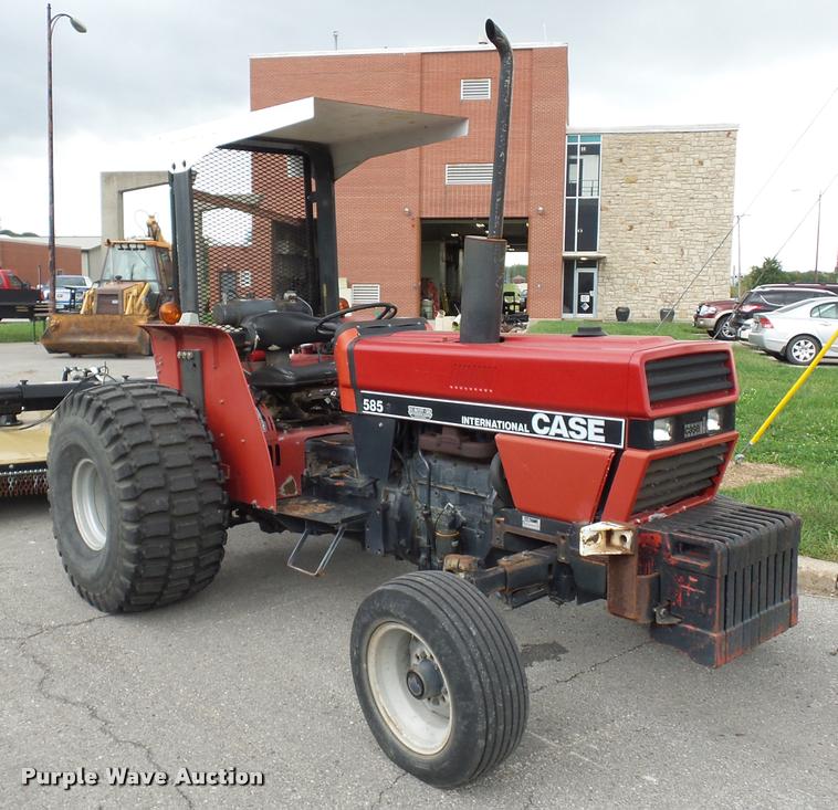 image for item BG9674 Case IH 585 tractor