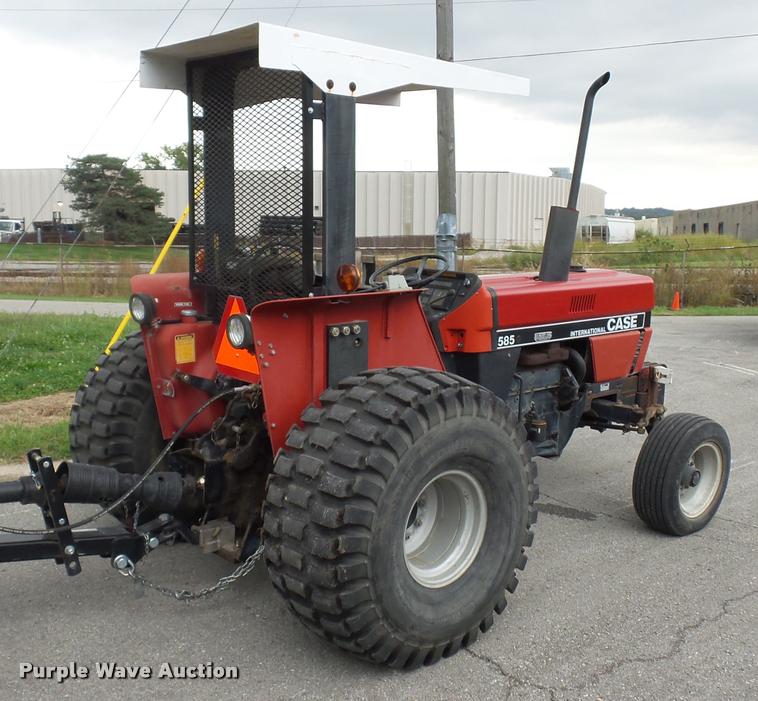 image for item BG9674 Case IH 585 tractor