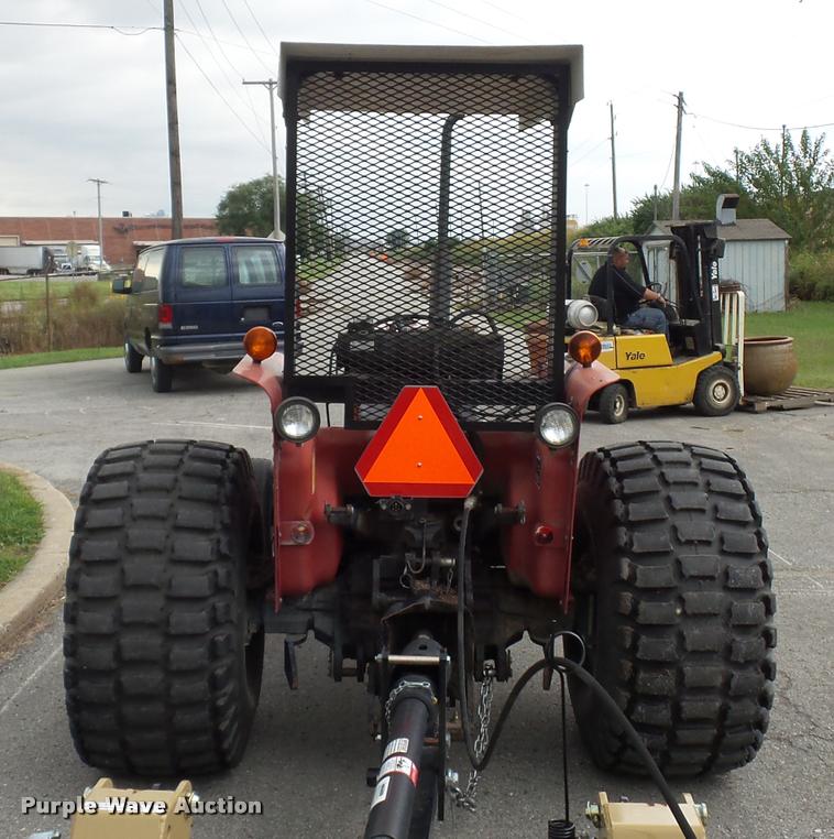 image for item BG9674 Case IH 585 tractor
