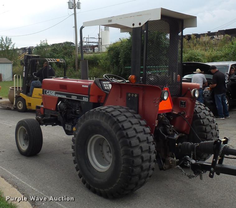 image for item BG9674 Case IH 585 tractor
