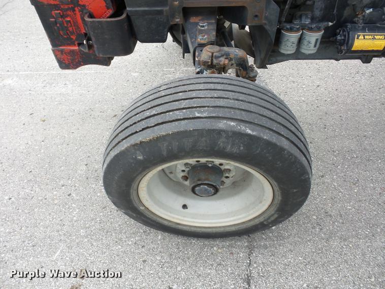 image for item BG9674 Case IH 585 tractor