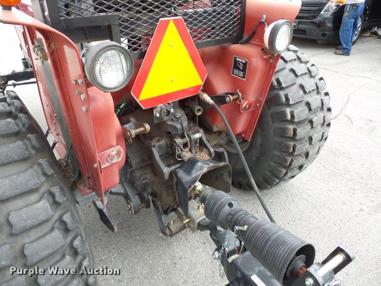 image for item BG9674 Case IH 585 tractor
