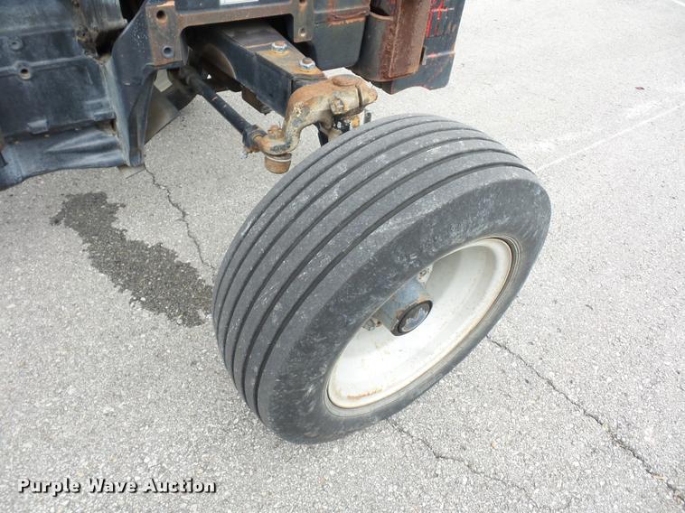 image for item BG9674 Case IH 585 tractor