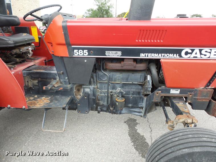 image for item BG9674 Case IH 585 tractor
