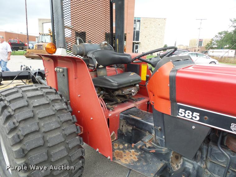 image for item BG9674 Case IH 585 tractor
