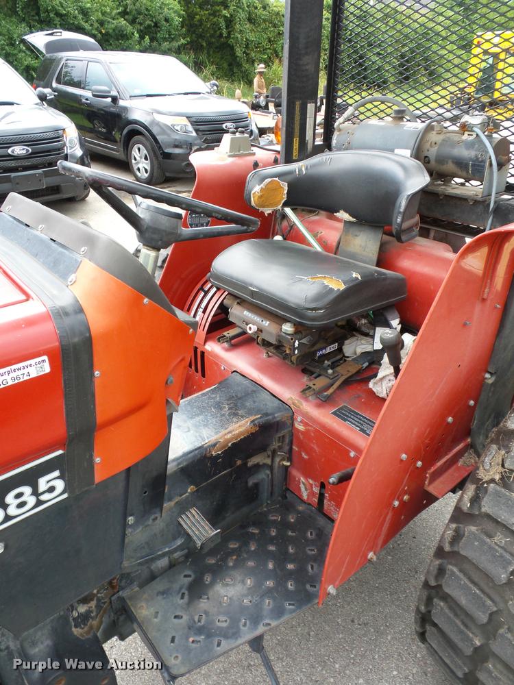 image for item BG9674 Case IH 585 tractor