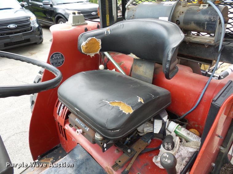 image for item BG9674 Case IH 585 tractor