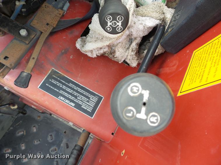 image for item BG9674 Case IH 585 tractor