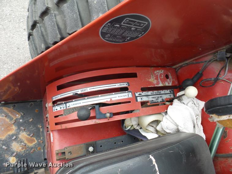 image for item BG9674 Case IH 585 tractor