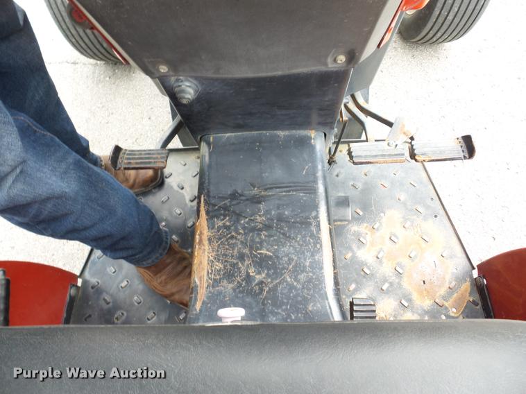 image for item BG9674 Case IH 585 tractor