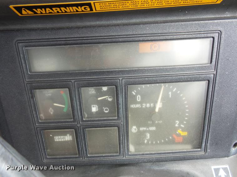 image for item BG9674 Case IH 585 tractor