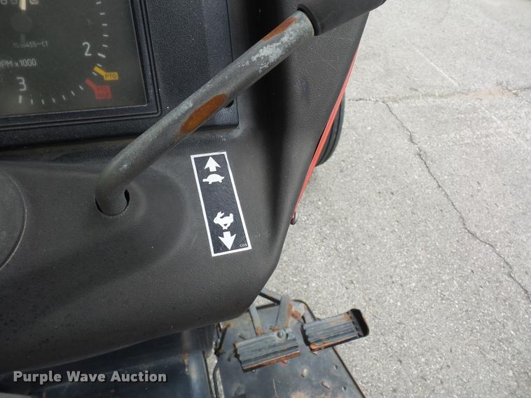 image for item BG9674 Case IH 585 tractor