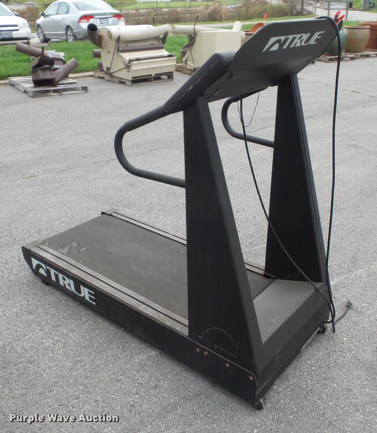 True 700 soft system treadmill in North Kansas City, MO Item BG9692