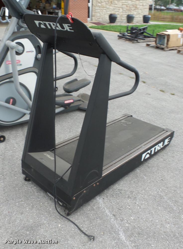True 700 soft system treadmill in North Kansas City, MO Item BG9692