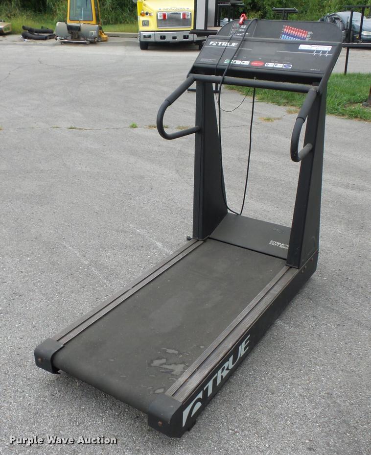 True 700 soft system treadmill in North Kansas City, MO Item BG9692